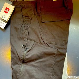 NWT Men’s anything cargo pants. 686 the ultimate adventure brand. Amazing pant.